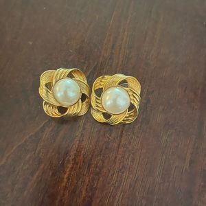 Avon gold Pearl earrings. Large!